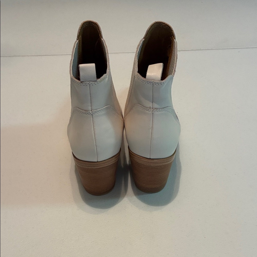 Marc Fisher White Leather Ankle Boots size 9m - Picture 2 of 12